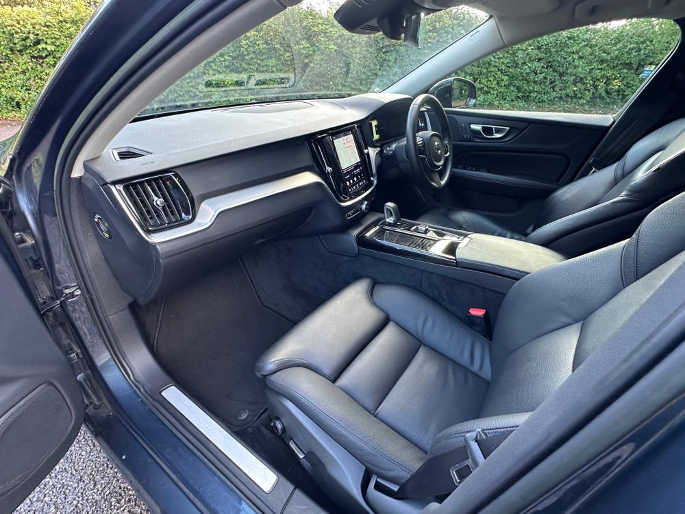 Used Volvo V60 CP72VMO 31