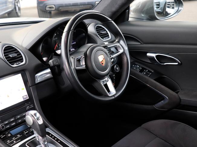 PORSCHE 718 Cayman Photo 32