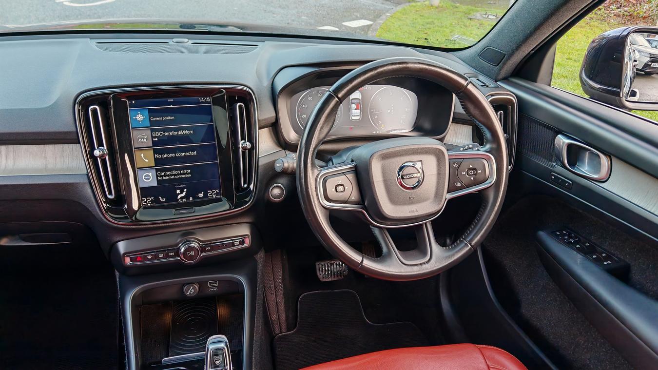 Used Volvo XC40 KX68ULD 26