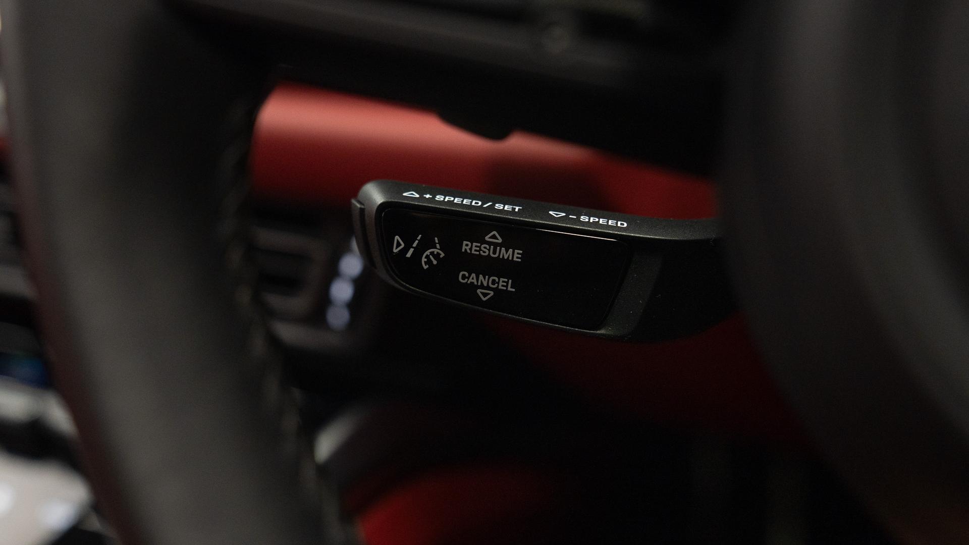 Porsche 911 Photo 0795f8c6-1249-49d1-aa19-3c7c31878384.jpg