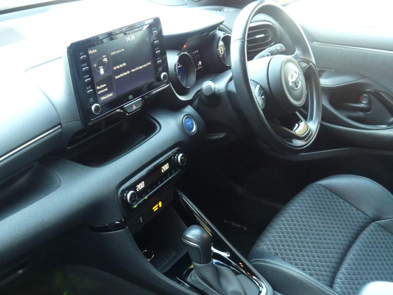 Toyota Yaris Photo 07a472f2-dfd9-47a5-9331-2cd96a669ed1.jpg