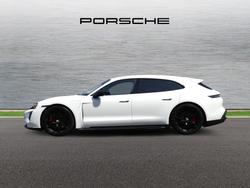 PORSCHE Taycan Photo 4