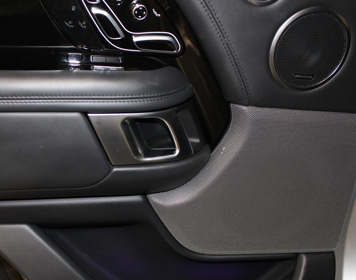 Used 2018 LAND ROVER RANGE ROVER AUTOBIOGRAPHY £39,950 at H.R. Owen