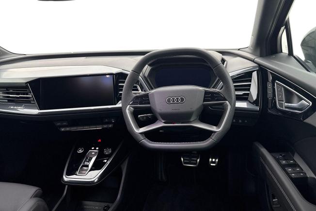 AUDI  Q4 Photo 11