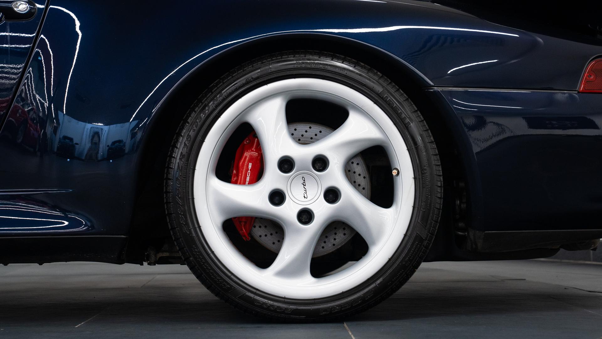 Porsche 911 Photo 07d7dcea-bde9-4d33-9e2e-f87d59edc252.jpg