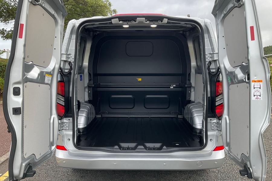 Ford TRANSIT CUSTOM Photo 07d97ea9-5af9-4d38-a0cb-f2f5d365d585.jpg