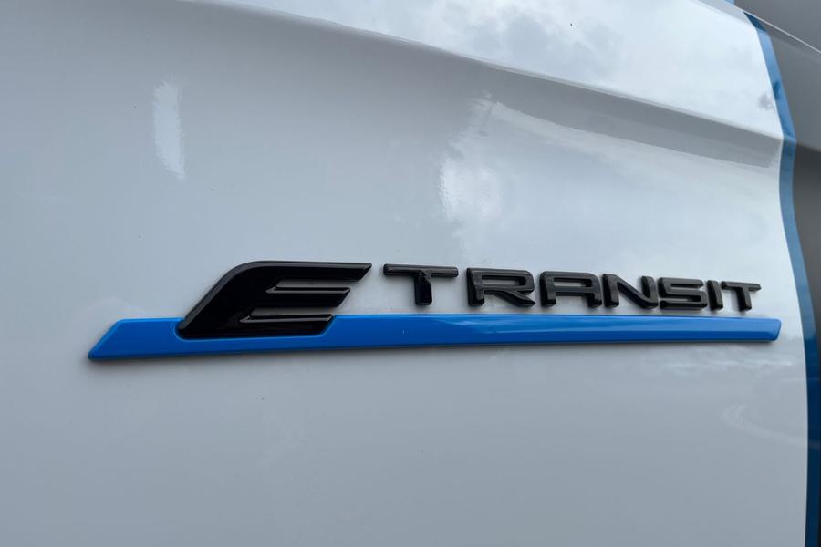 Ford E-TRANSIT CUSTOM Photo 07e2dc95-3777-48fe-ab6a-afb15f00862b.jpg