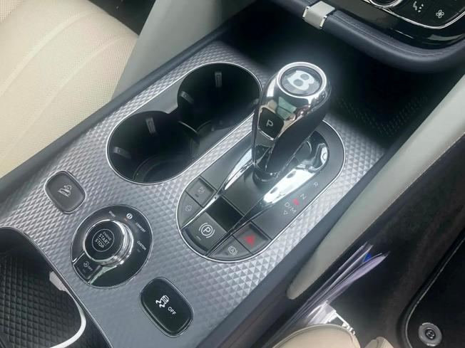 BENTLEY Bentayga Photo 30