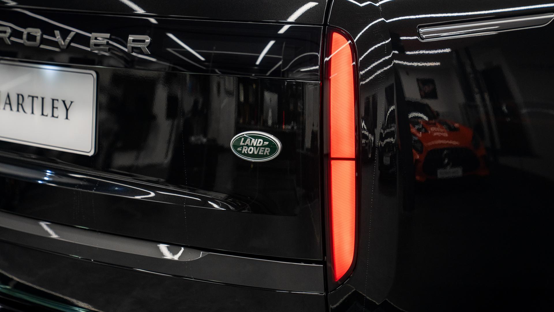 Land Rover Range Rover Photo 0807d6be-0e4f-48e2-a609-577025d15569.jpg
