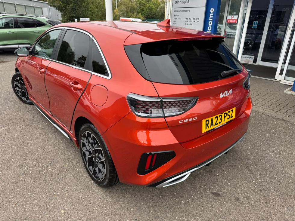 Kia Ceed Photo 0808efbe-7608-49e0-89bd-79f794c5bb60.jpeg