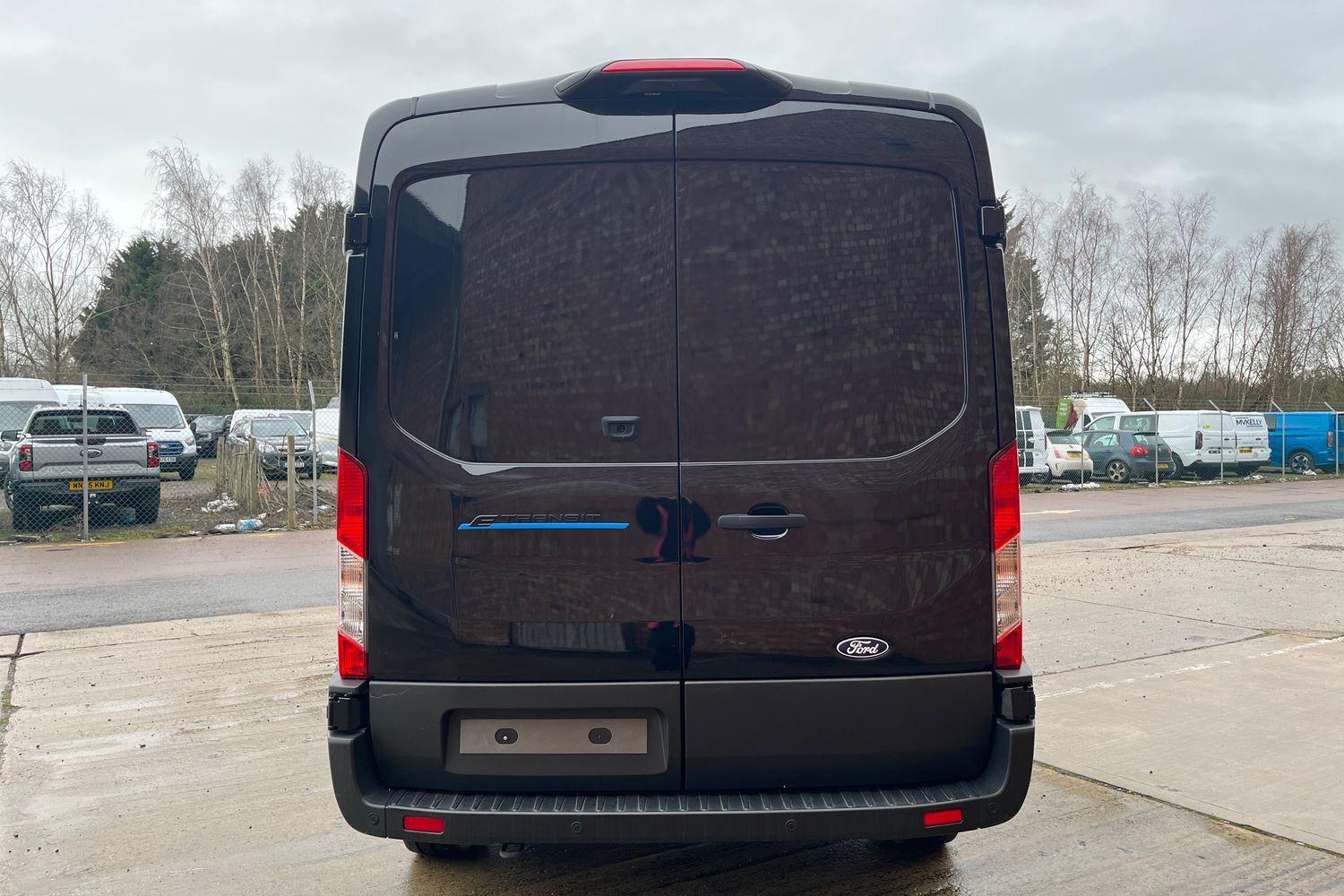 Ford E-TRANSIT Photo 11