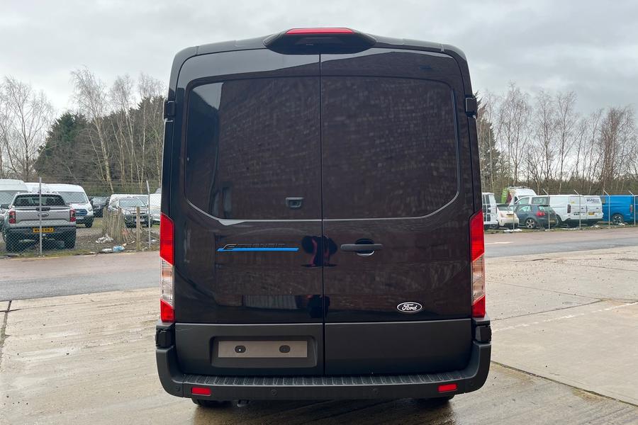 Ford E-TRANSIT Photo 080e603c-8427-4c26-845e-77c4a8b70fa7.jpg