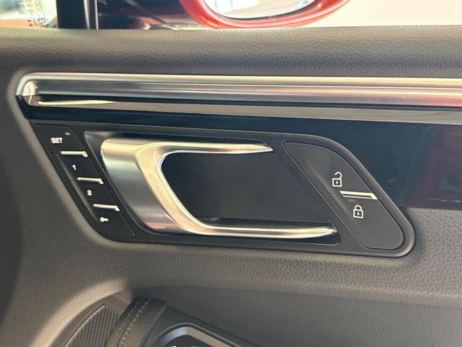 PORSCHE Macan Photo 39