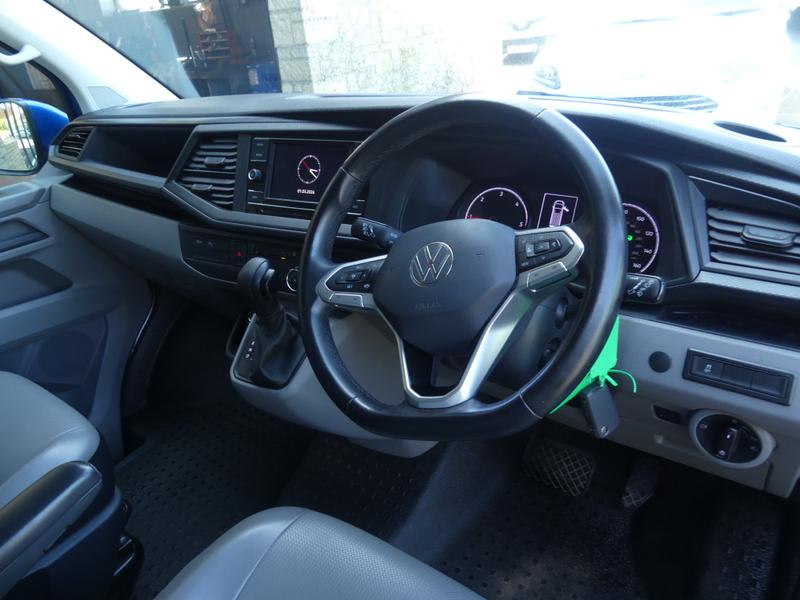Volkswagen Transporter Shuttle Photo 08185c83-f6ce-4039-b64f-333f0dc673b0.jpg