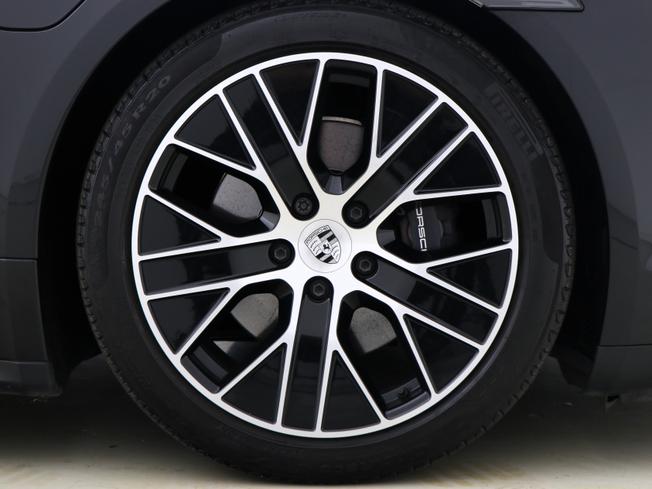 PORSCHE Taycan Photo 50