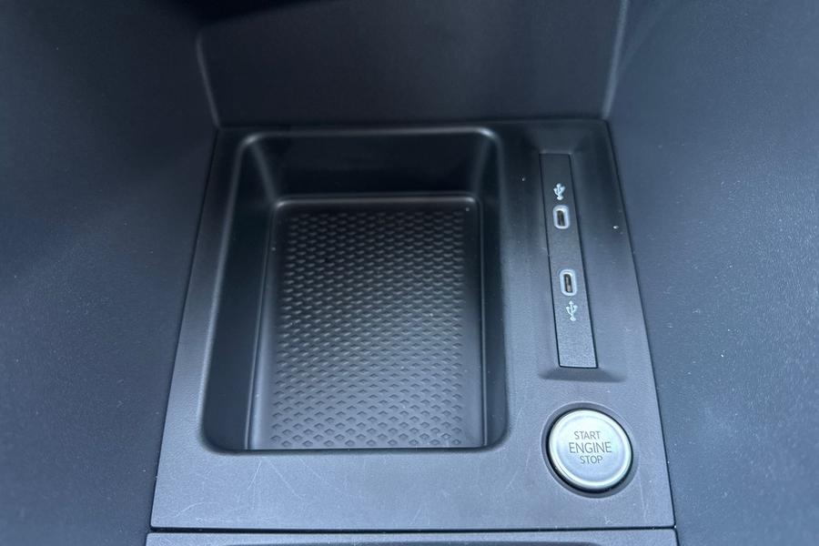 Ford TRANSIT CONNECT Photo 0821e1ad-87f9-440c-a2c6-4658bb89116b.jpg