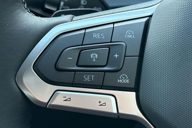 VOLKSWAGEN  Tiguan Photo 16