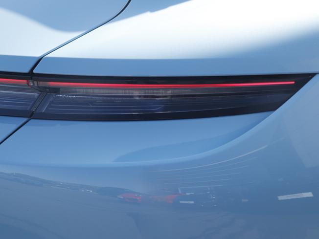 PORSCHE Taycan Photo 13