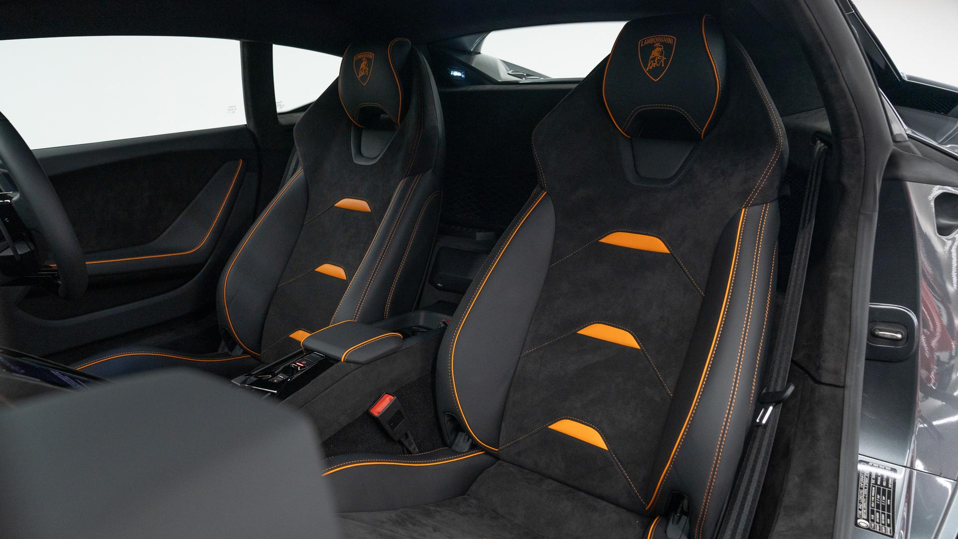 LAMBORGHINI Huracan Photo 082dcff7-044e-4855-9bc3-8b0b4bf84902.jpg