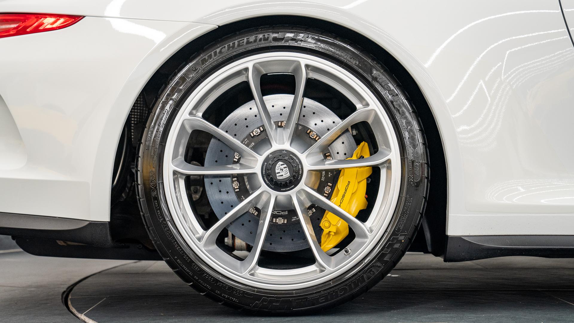 Porsche 911 Photo 08442f4f-0752-4c56-b6b2-9afbc8f4bd77.jpg