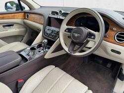 BENTLEY Bentayga Photo 2