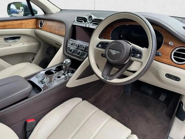 BENTLEY Bentayga Photo 2