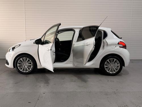 Peugeot 208 Photo 08510c66-df46-4f8d-bbe2-67b5bf870a74.jpeg