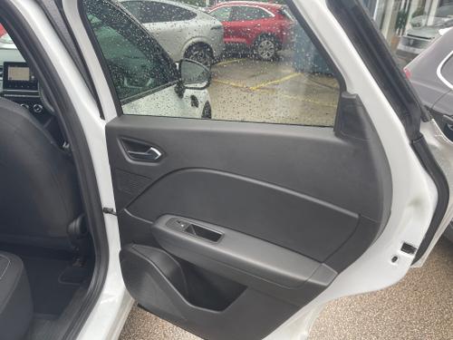 Renault Captur Photo 08528489-fecd-4c84-b092-2c77b79f1e4f.jpeg