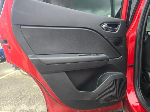 Renault Captur Photo 0860c392-def2-4107-abf1-7417de8bb304.jpg