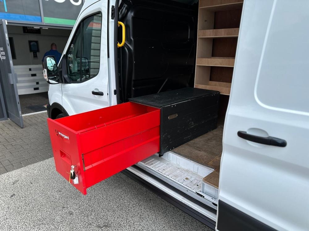 Ford Transit Photo 08631797-b29b-477d-b2c4-061cb281ef71.jpg