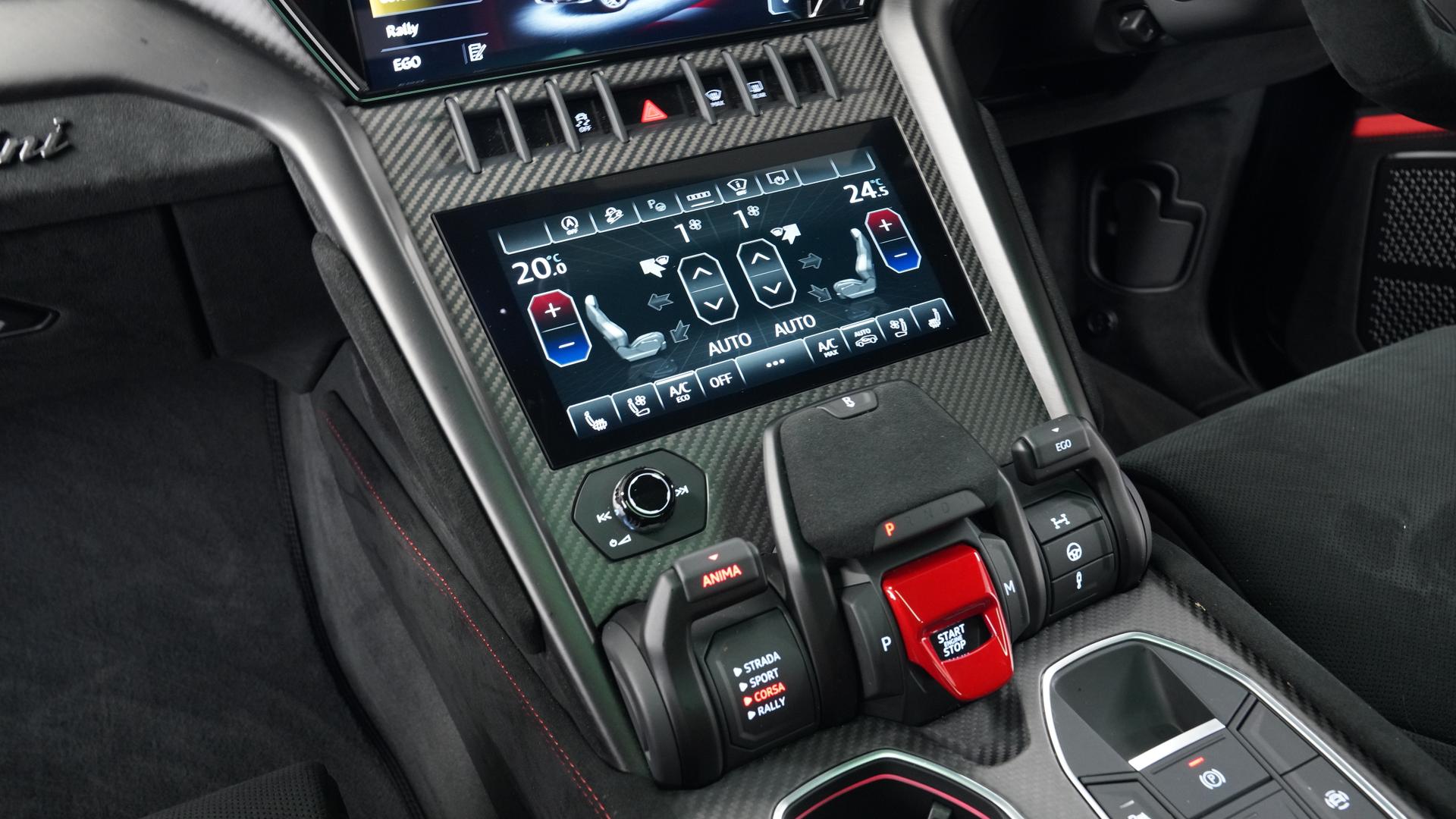 LAMBORGHINI Urus Photo 0867b73e-1f79-4a71-ab19-65d099c94a8c.jpg