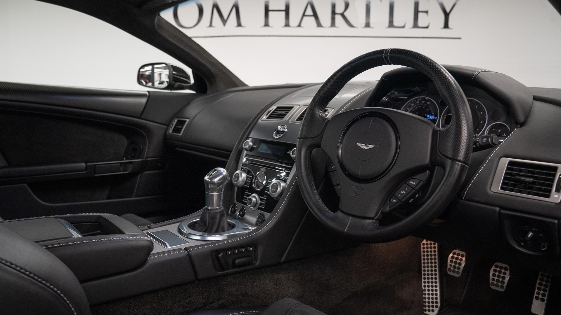 Aston Martin DBS Photo 086e20b1-91b7-44a7-bdc9-f0ec227832c4.jpg