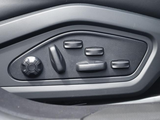 PORSCHE Taycan Photo 21