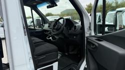 Mercedes-Benz Sprinter Photo 19