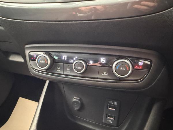 Used Vauxhall Crossland FD71UHH 17