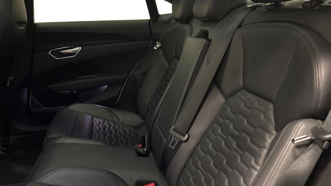 AUDI e-tron GT Photo 8