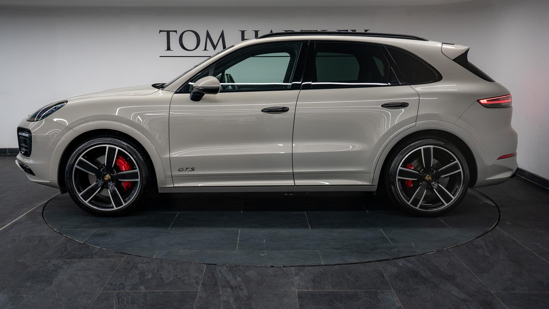Porsche Cayenne Photo 08a25042-e1c2-4201-8969-0dbd6741fe1c.jpg