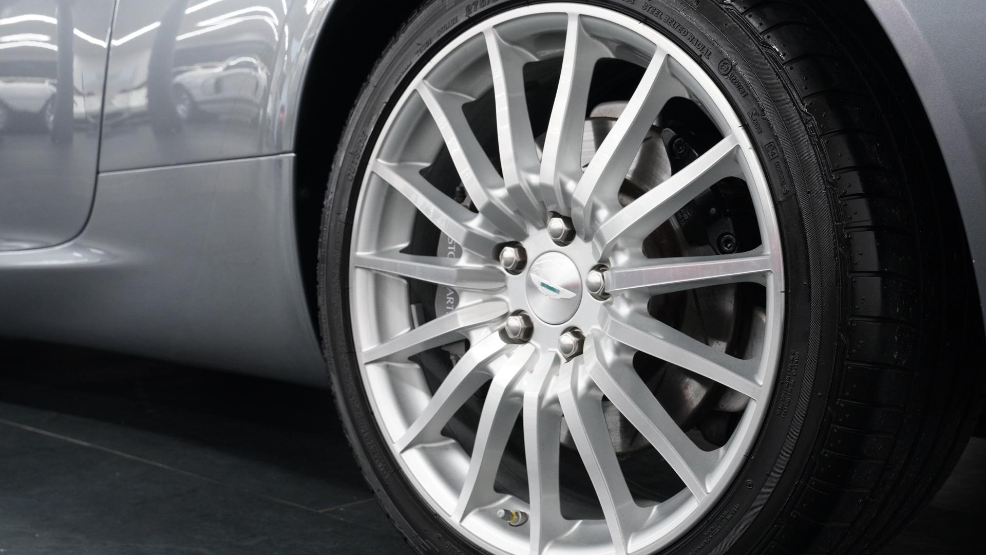 Aston Martin DB9 Photo 08ae7940-719b-46be-aa62-0048a2bea72b.jpg