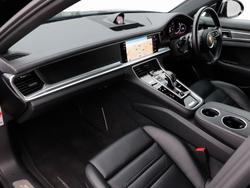 PORSCHE Panamera Photo 3