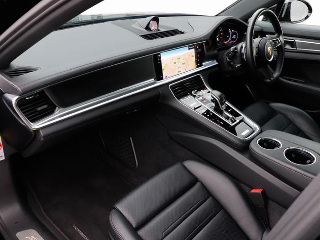 PORSCHE Panamera Photo 3