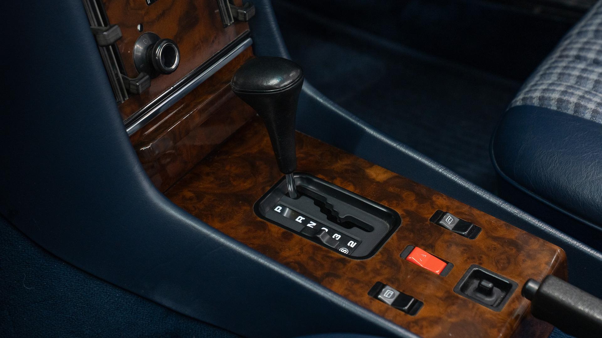 Mercedes-Benz 300 Photo 08c0c02f-ce90-40a1-8b6c-a550a32f5df7.jpg