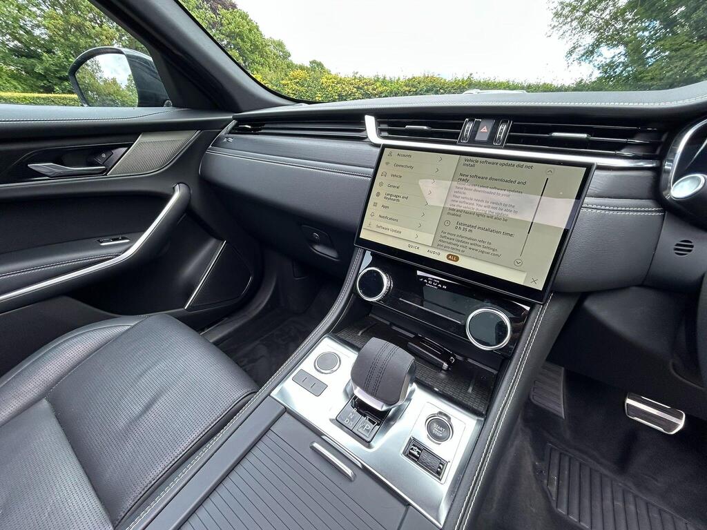 2023 Jaguar F-Pace thumbnail 17