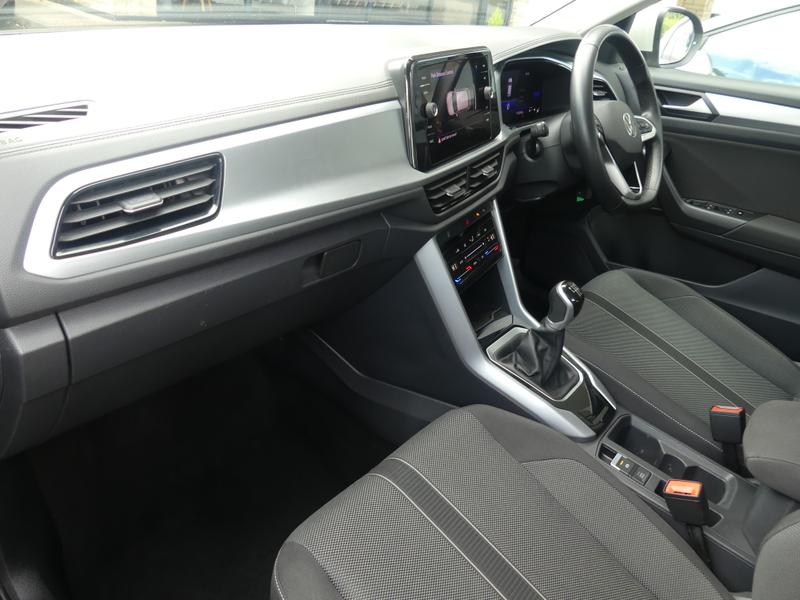 Volkswagen T-Roc Photo 08dc89e1-27e5-49ce-a0ec-c79892f760e0.jpg