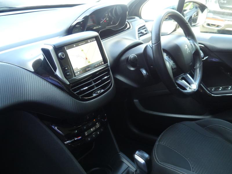 Peugeot 208 Photo 08edd55d-5240-4b4b-8d81-4b081b8c9618.jpg