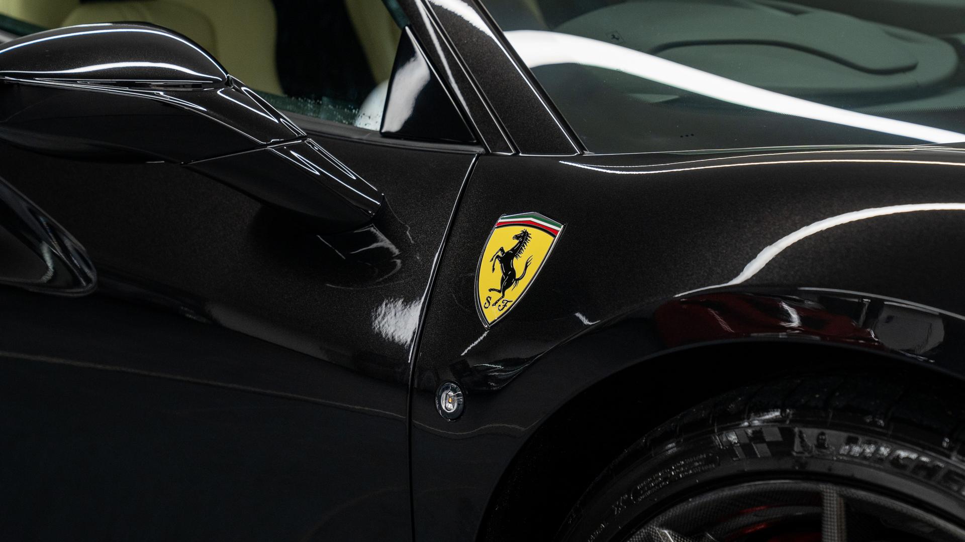 Ferrari F8 Photo 08f74663-8bb9-4903-a2f6-fabe6dc7cbec.jpg