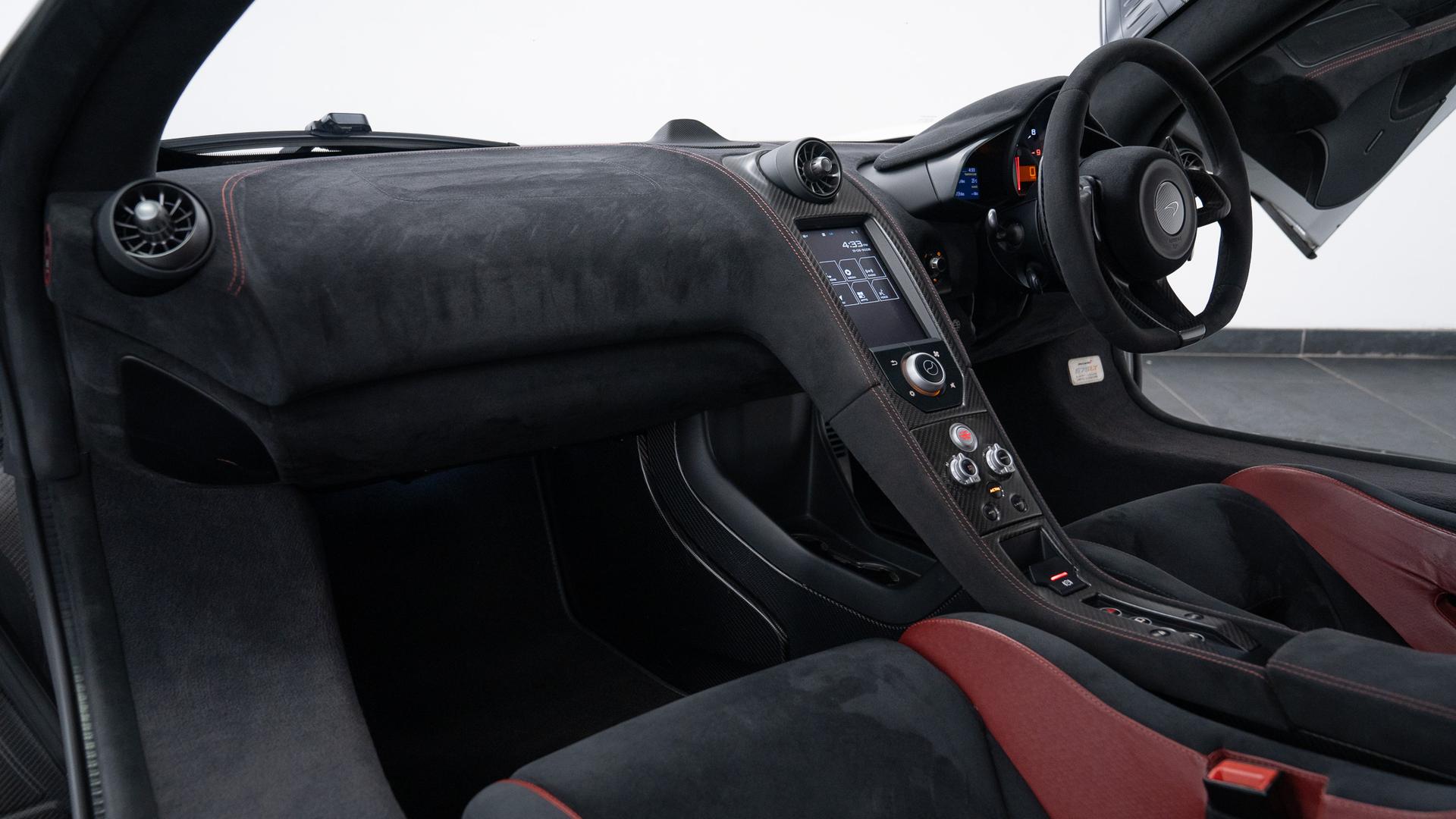 McLaren 675 LT Photo 08f7572d-1333-49b2-93c1-ec1eabc597d3.jpg