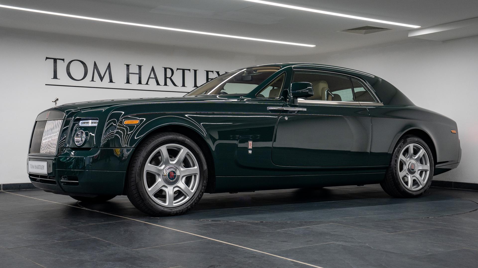 Rolls-Royce Phantom Photo 090841c1-a476-48ba-974a-8b8fea42bd15.jpg