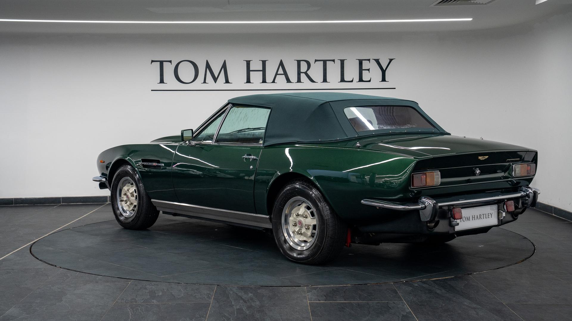 Aston Martin V8 Photo 09098466-9455-49f0-8489-edf3f9812c87.jpg