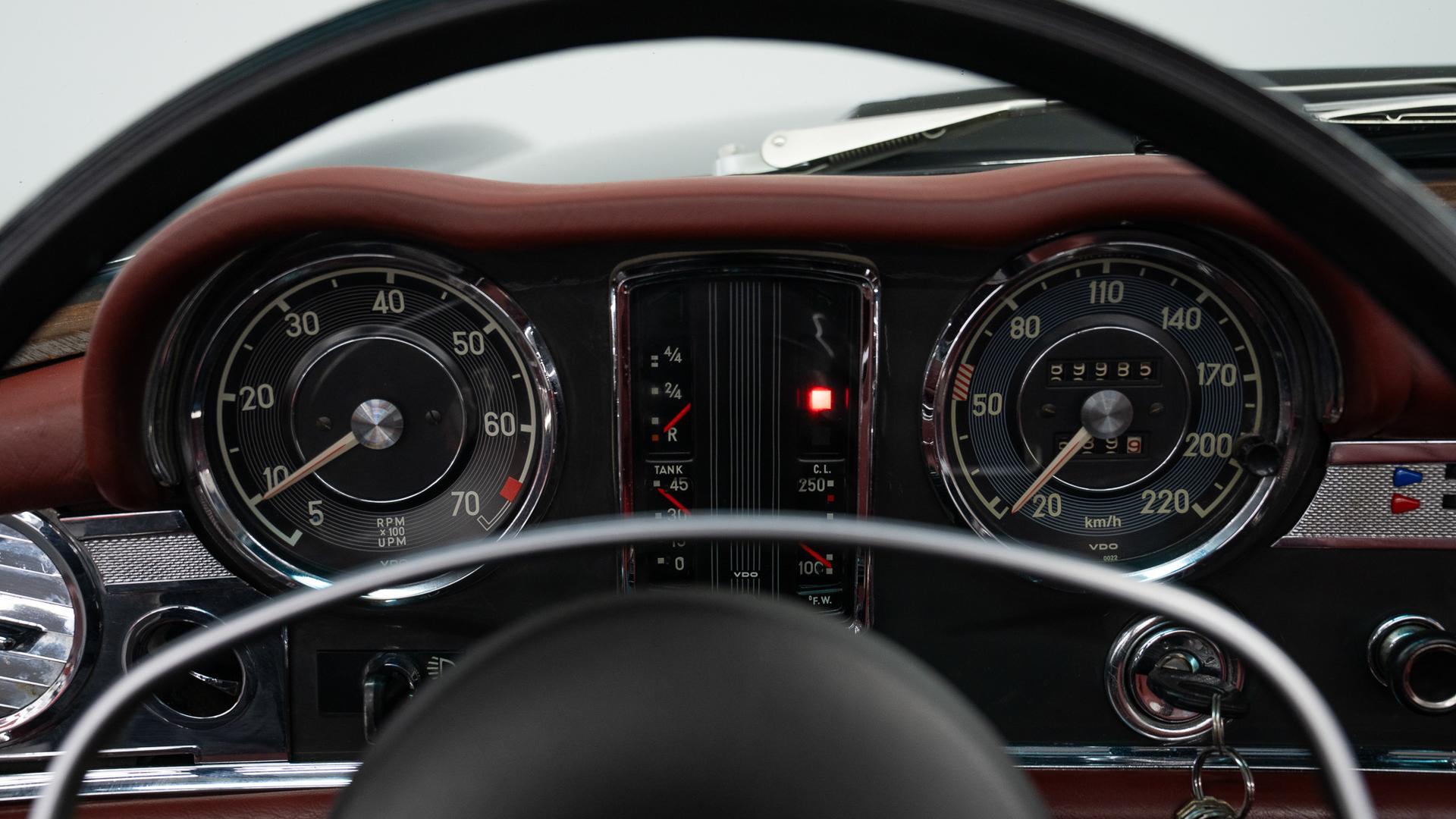 Mercedes-Benz 280 SL Photo 0909f8b0-11ff-452c-9edf-b9d1601883a9.jpg