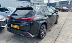 Lexus UX Photo 3